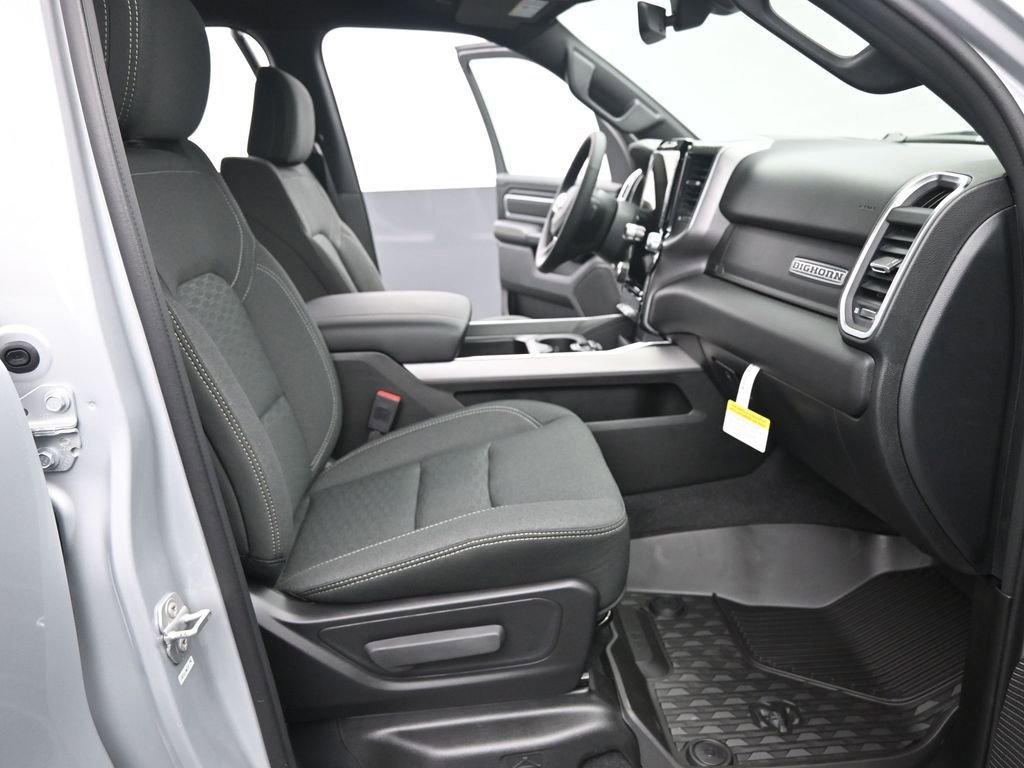 New 2026 RAM 1500 4x4 Crew Cab image 18