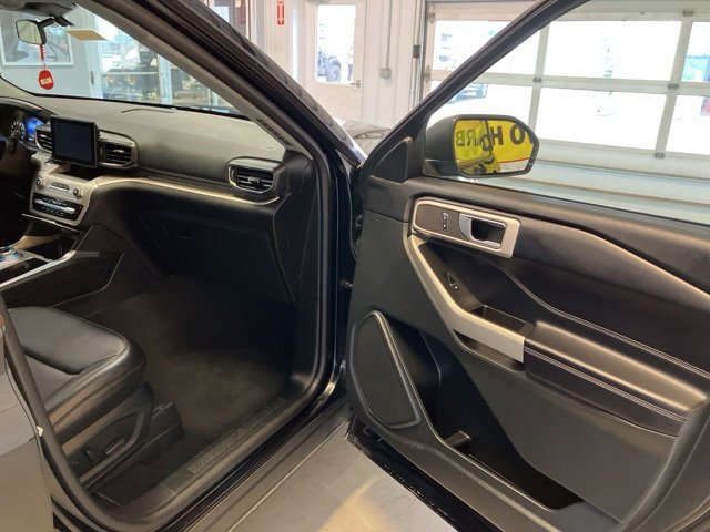 Used 2022 Ford Explorer XLT image 17