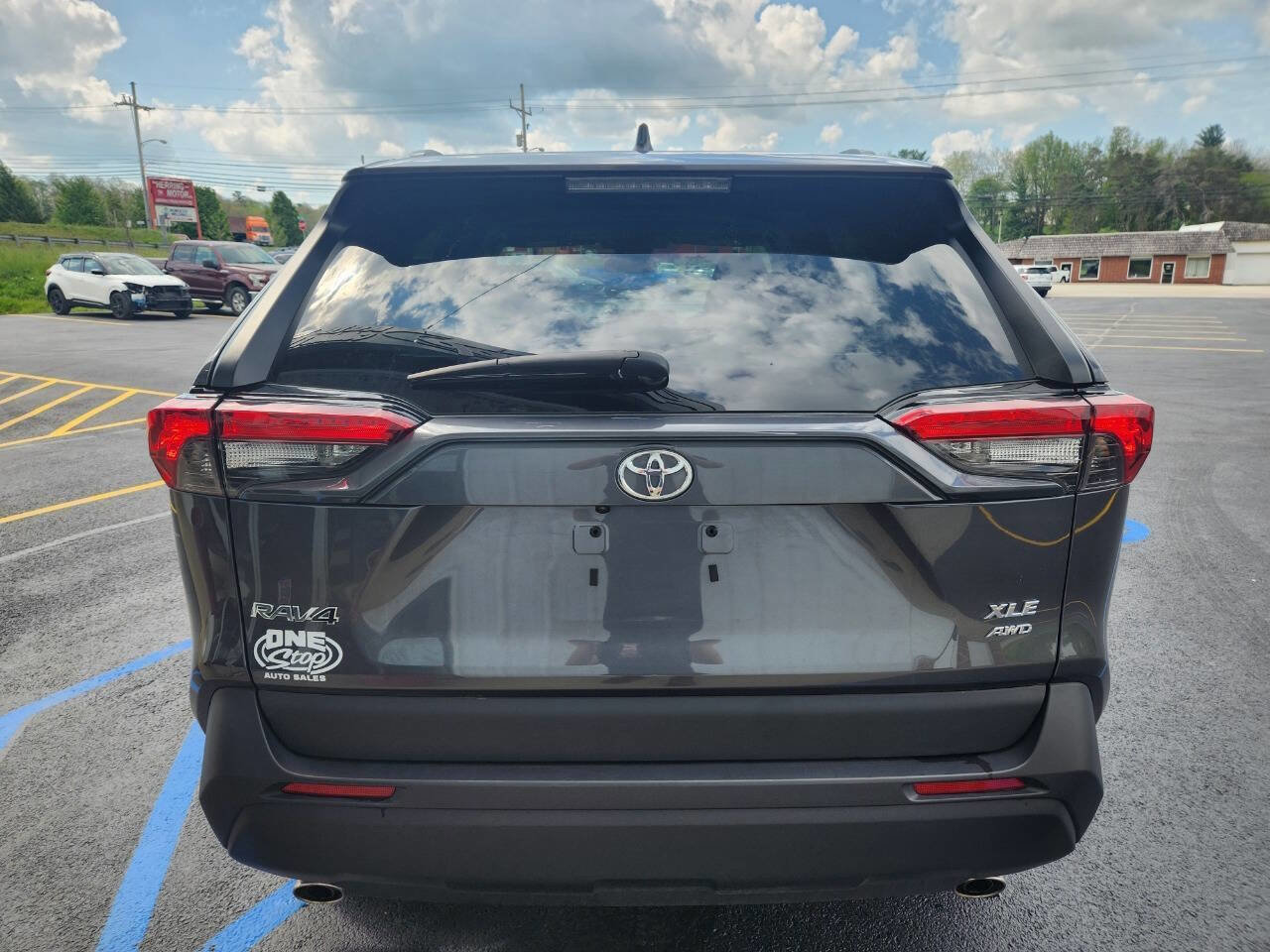 Used 2024 Toyota RAV4 XLE AWD/4WD image 6