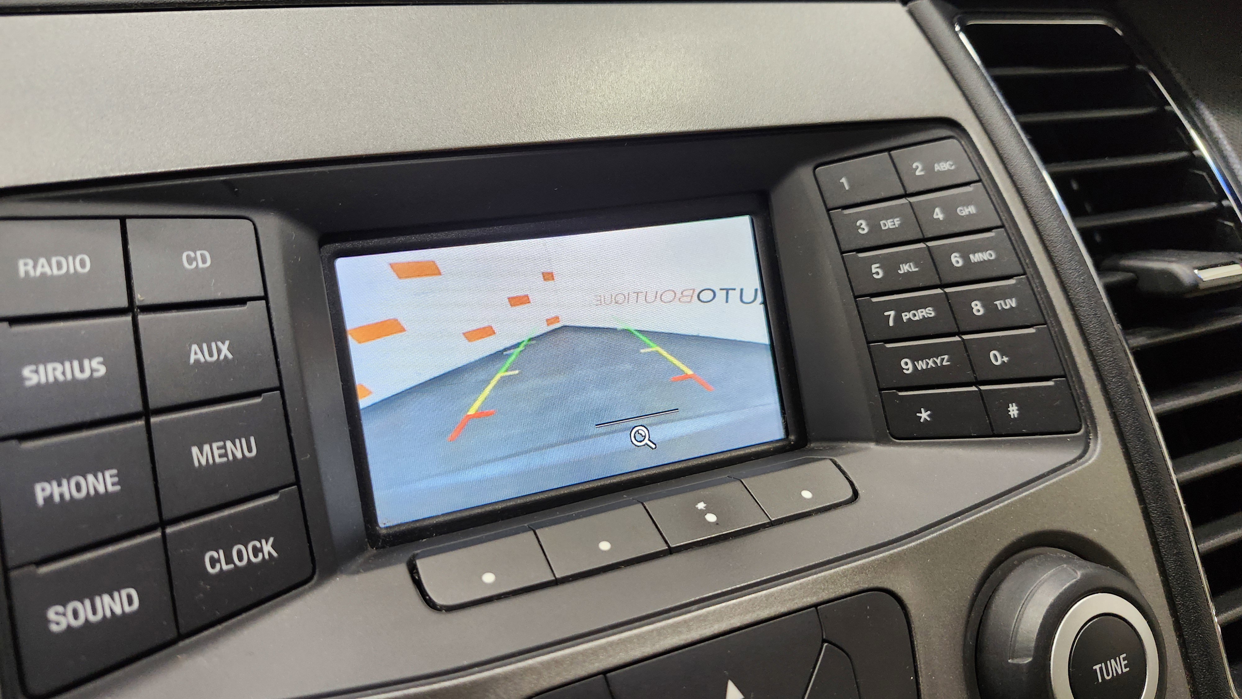 Used 2016 Ford Taurus SE image 2