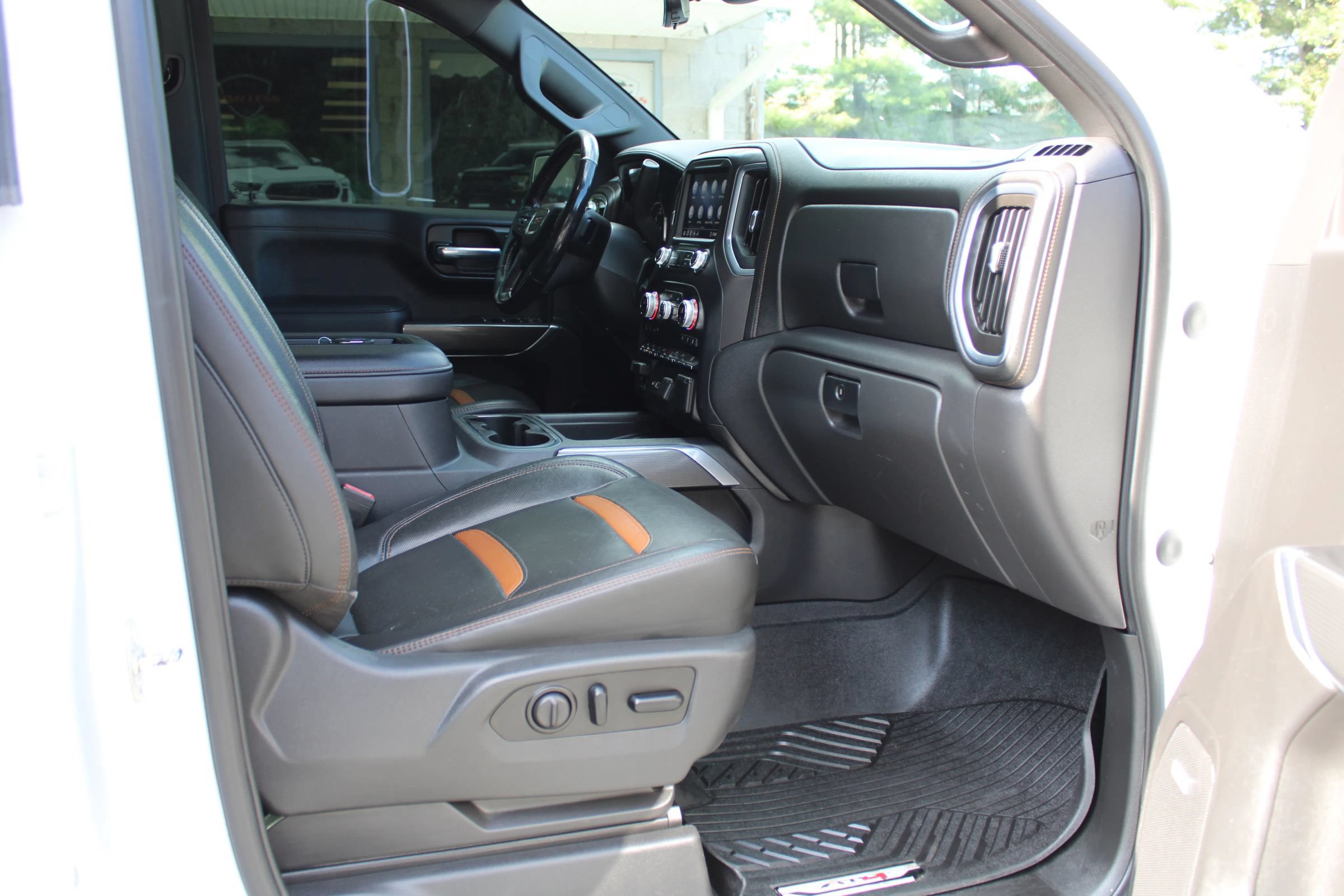 Used 2020 GMC Sierra 1500 AT4 w/ AT4 Premium Package AWD/4WD image 8