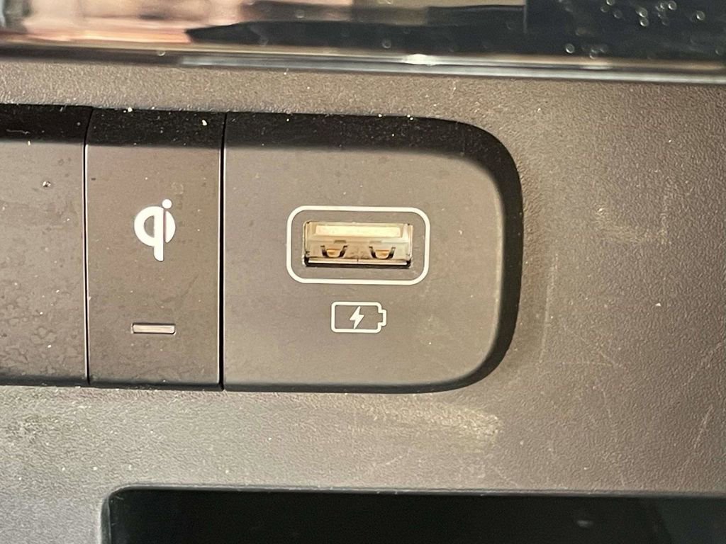 Used 2024 Kia Carnival EX FWD image 24