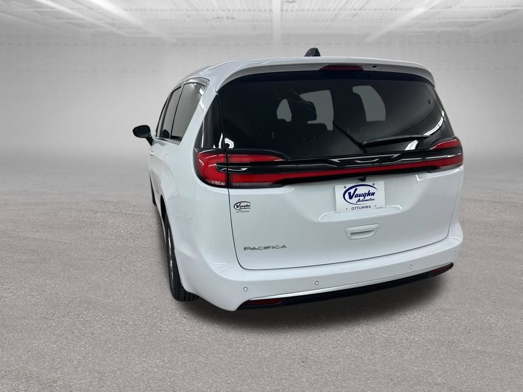 New 2027 Chrysler Pacifica Select FWD image 9