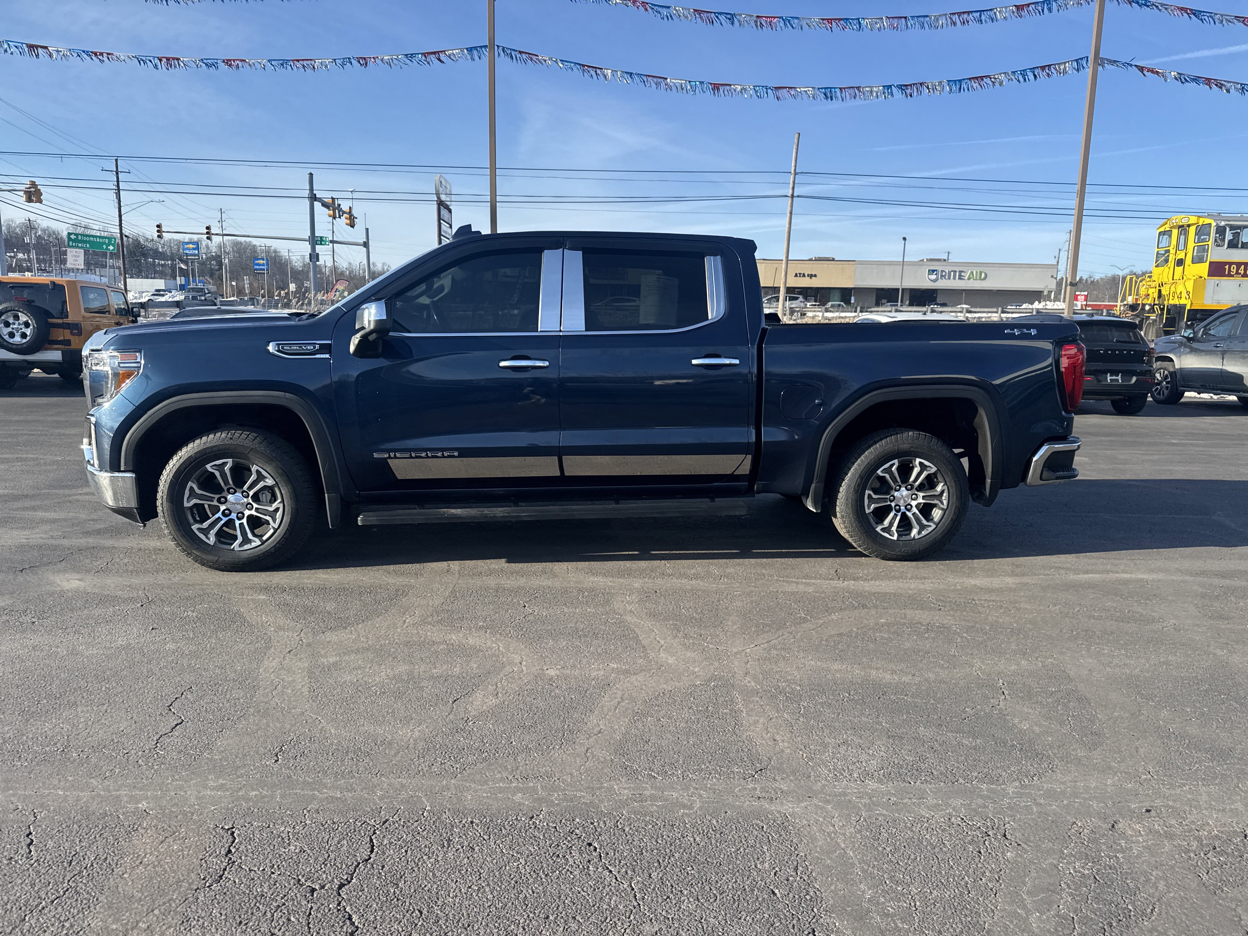 Used 2020 GMC Sierra 1500 SLT w/ SLT Convenience Package image 7