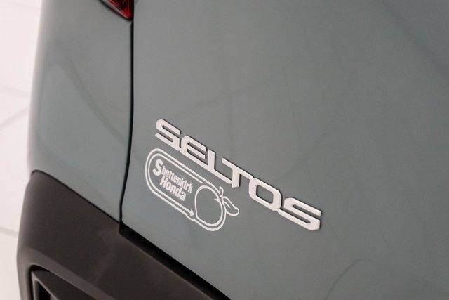 Used 2024 Kia Seltos SX w/ SX Sunroof Package image 12