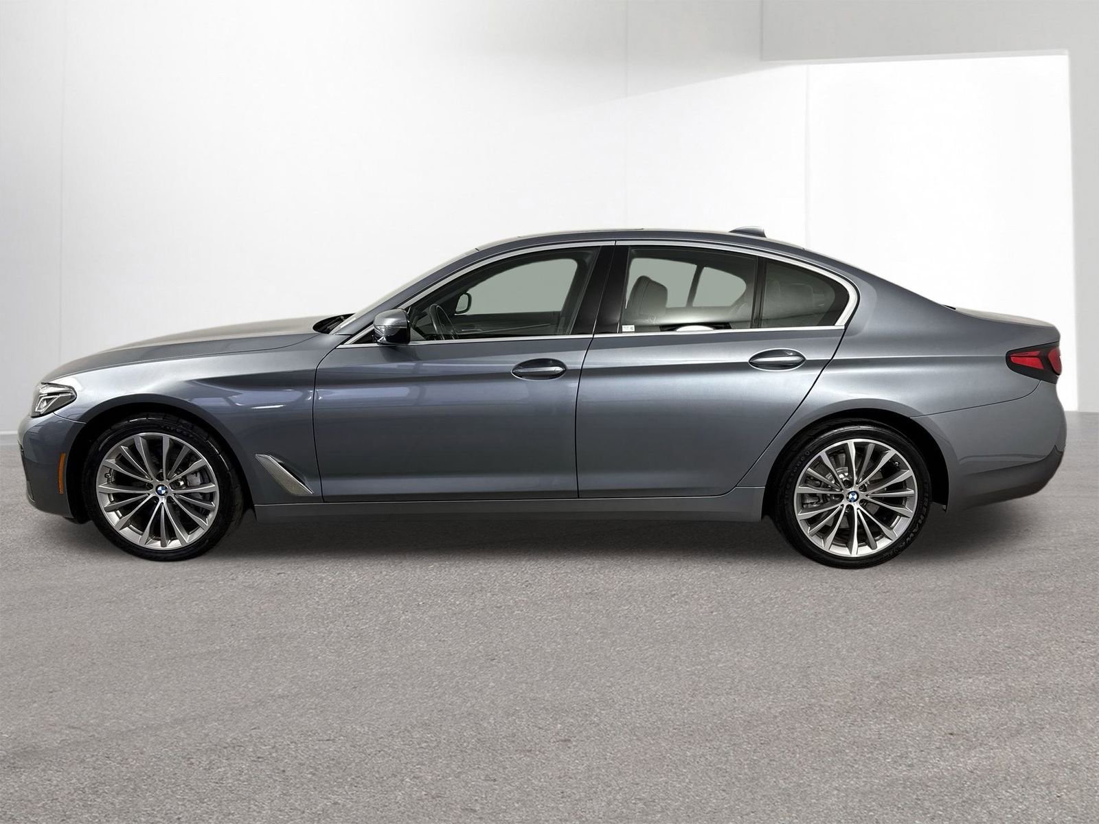 Used 2022 BMW 540i xDrive w/ Premium Package image 29