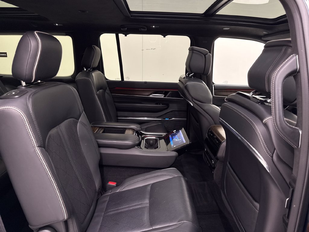 Used 2023 Jeep Grand Wagoneer L Series II AWD/4WD image 36