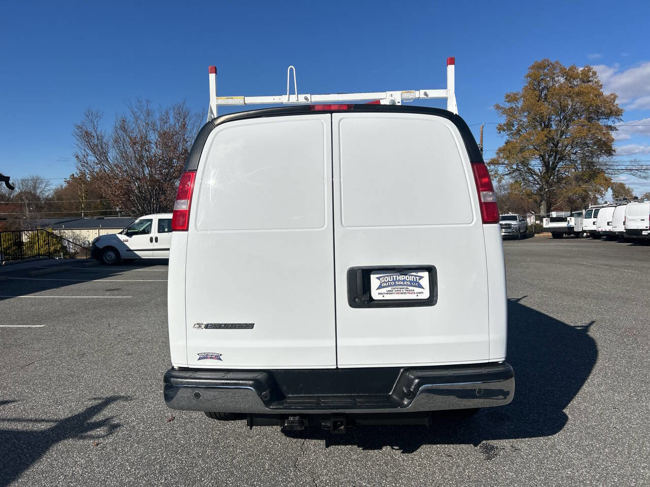 Used 2018 Chevrolet Express 2500 w/ Driver Convenience Package image 9