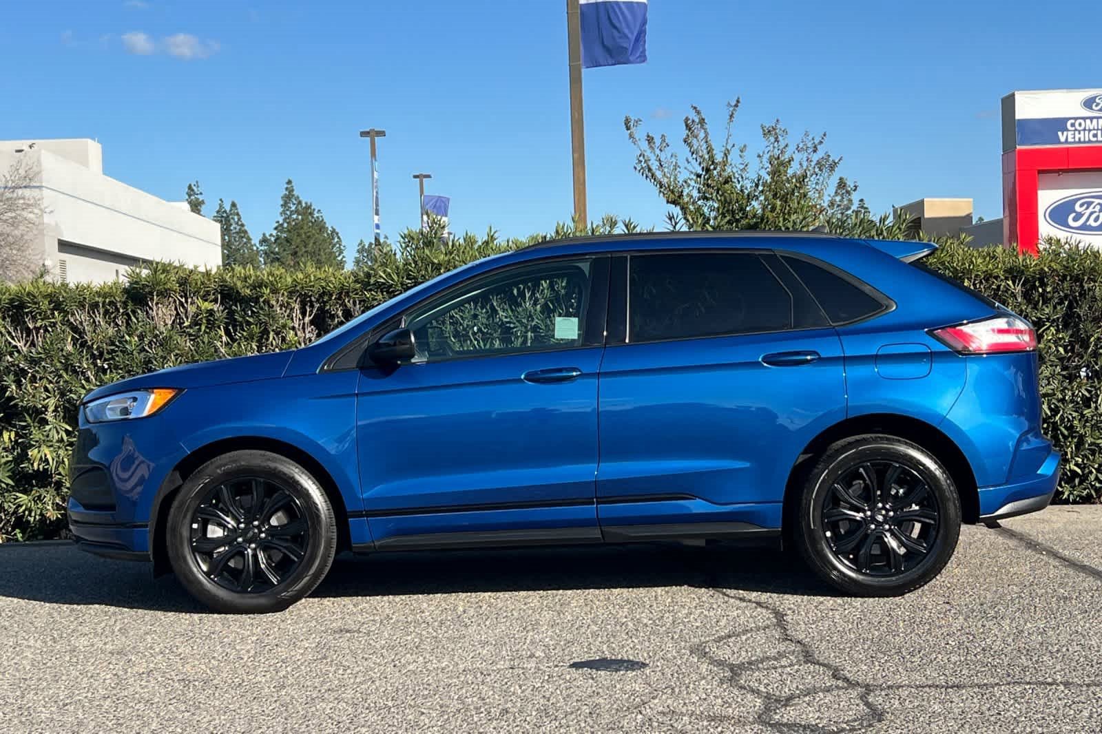 Certified 2024 Ford Edge SE w/ Black Appearance Package image 6