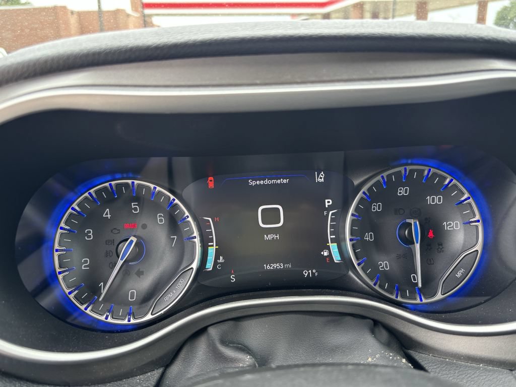 Used 2021 Chrysler Pacifica Touring w/ Cold Weather Group FWD image 9