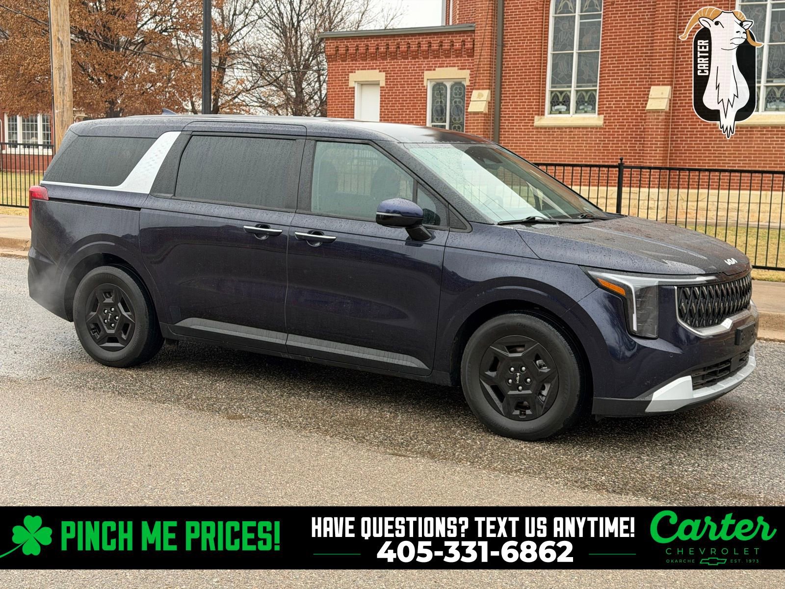 Used 2025 Kia Carnival image 1