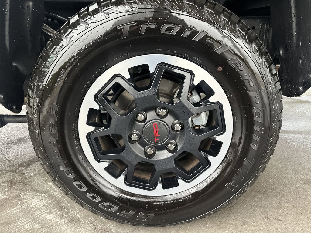 Certified 2025 Toyota Tacoma TRD Off-Road AWD/4WD image 36