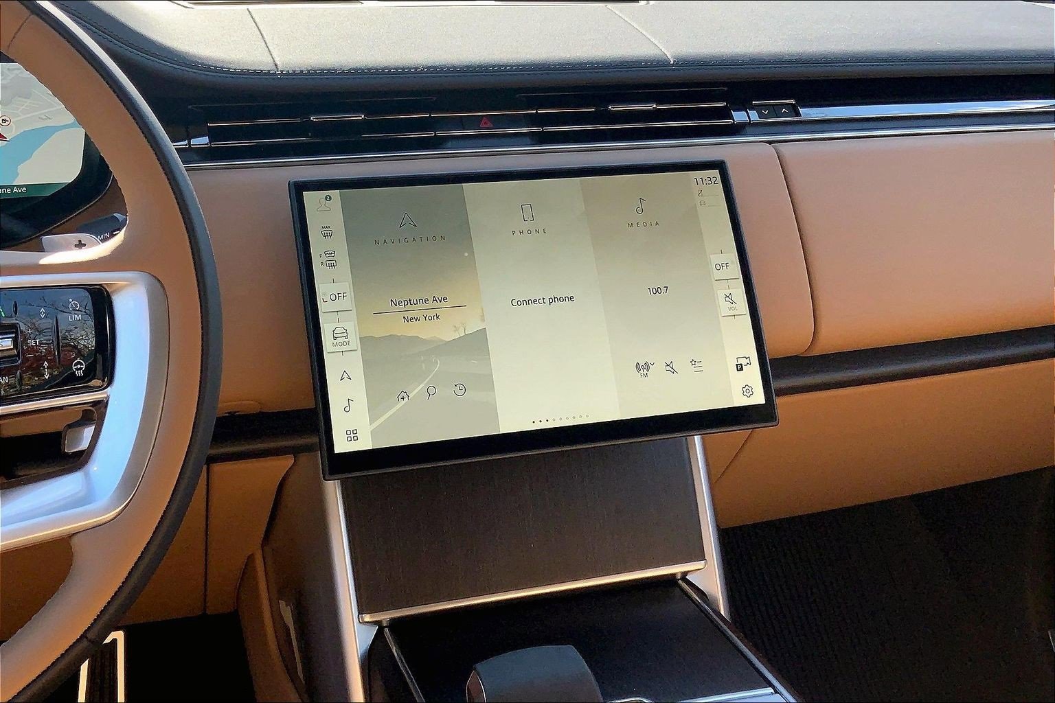 New 2025 Land Rover Range Rover SE image 6