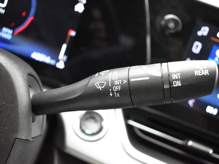 Used 2024 Chevrolet Trax LT w/ Sunroof Package image 27