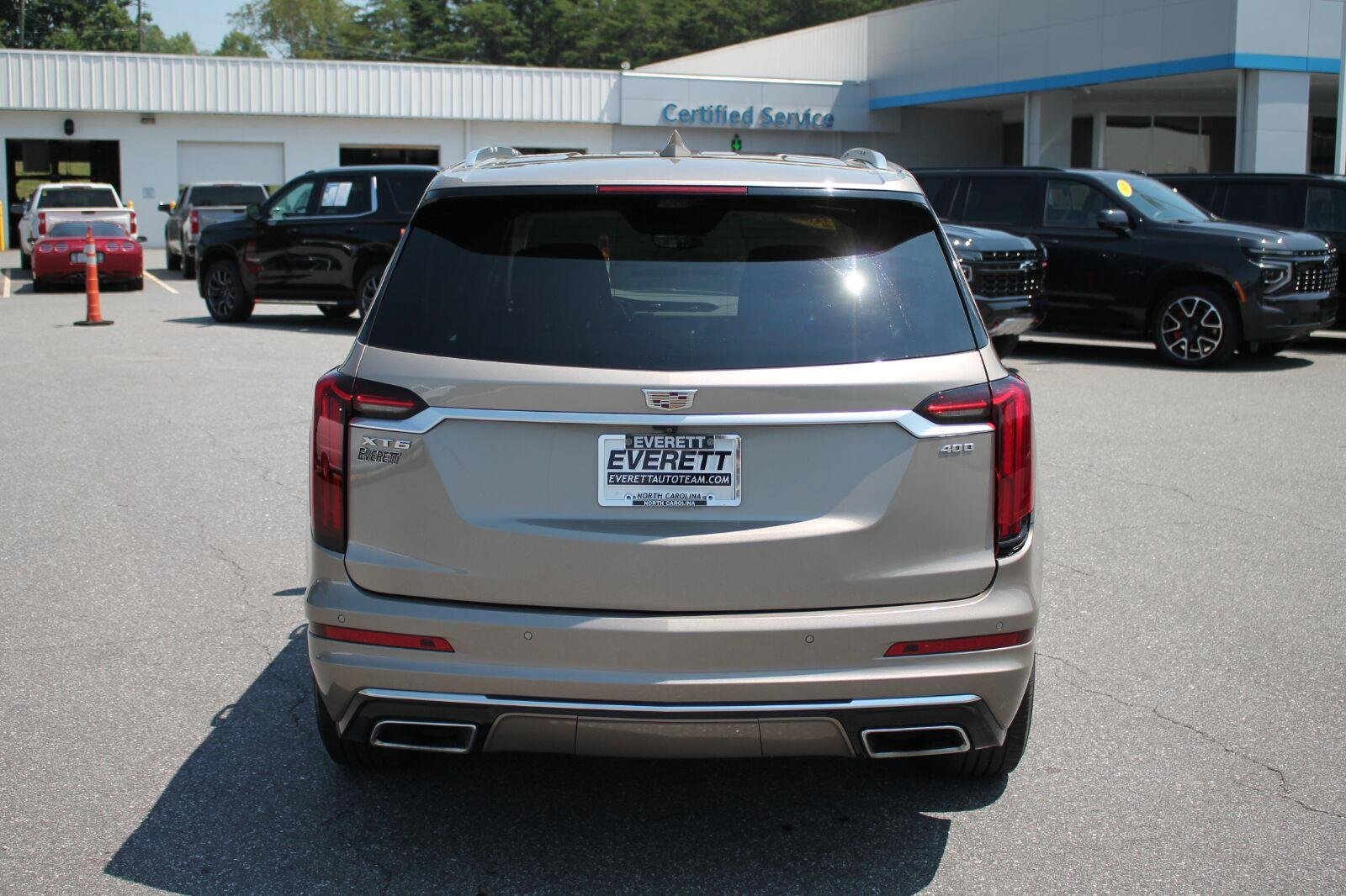 Used 2022 Cadillac XT6 Premium Luxury w/ Technology Package FWD image 7