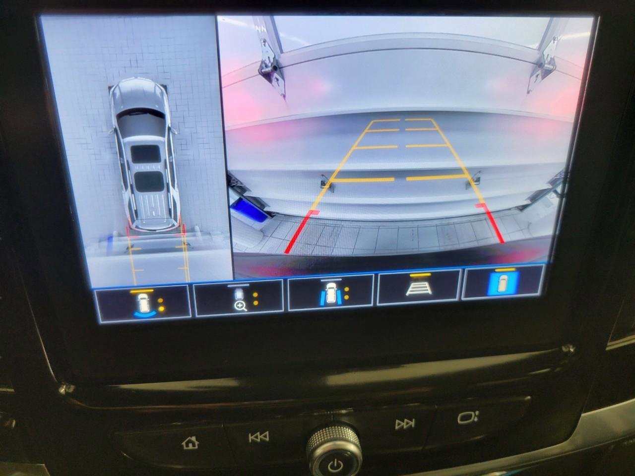 Used 2023 Chevrolet Traverse LT w/ LT Premium Package image 16