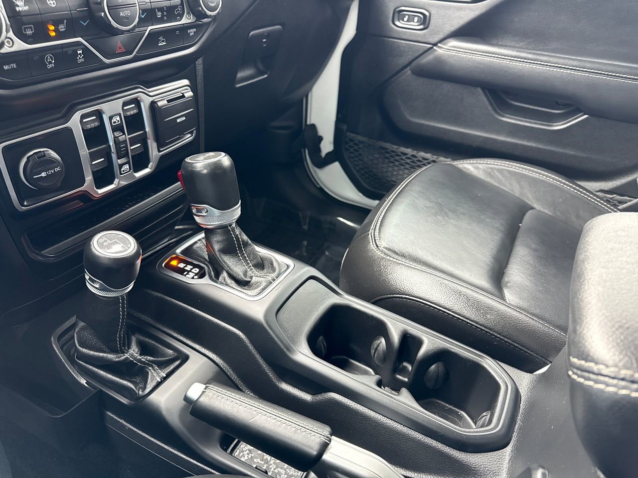 Used 2022 Jeep Wrangler Unlimited Sahara w/ Cold Weather Group image 27