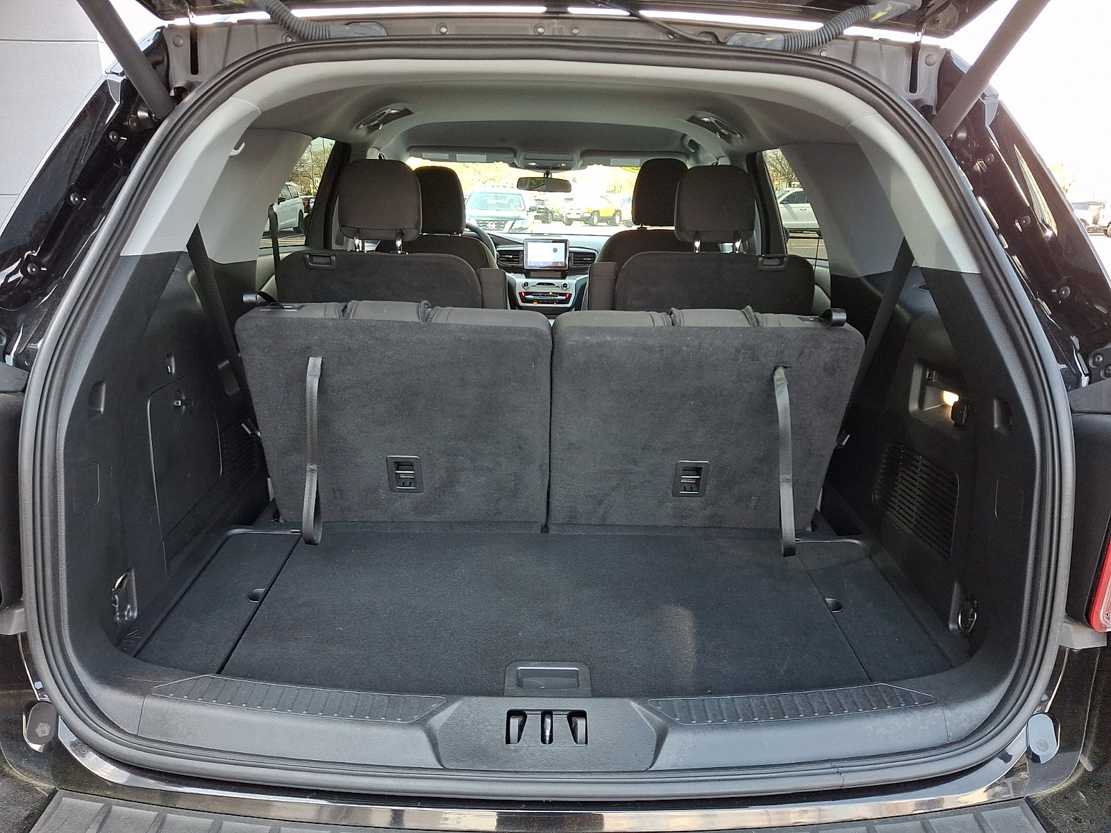 Certified 2022 Ford Explorer XLT w/ Class IV Trailer Tow Package image 29