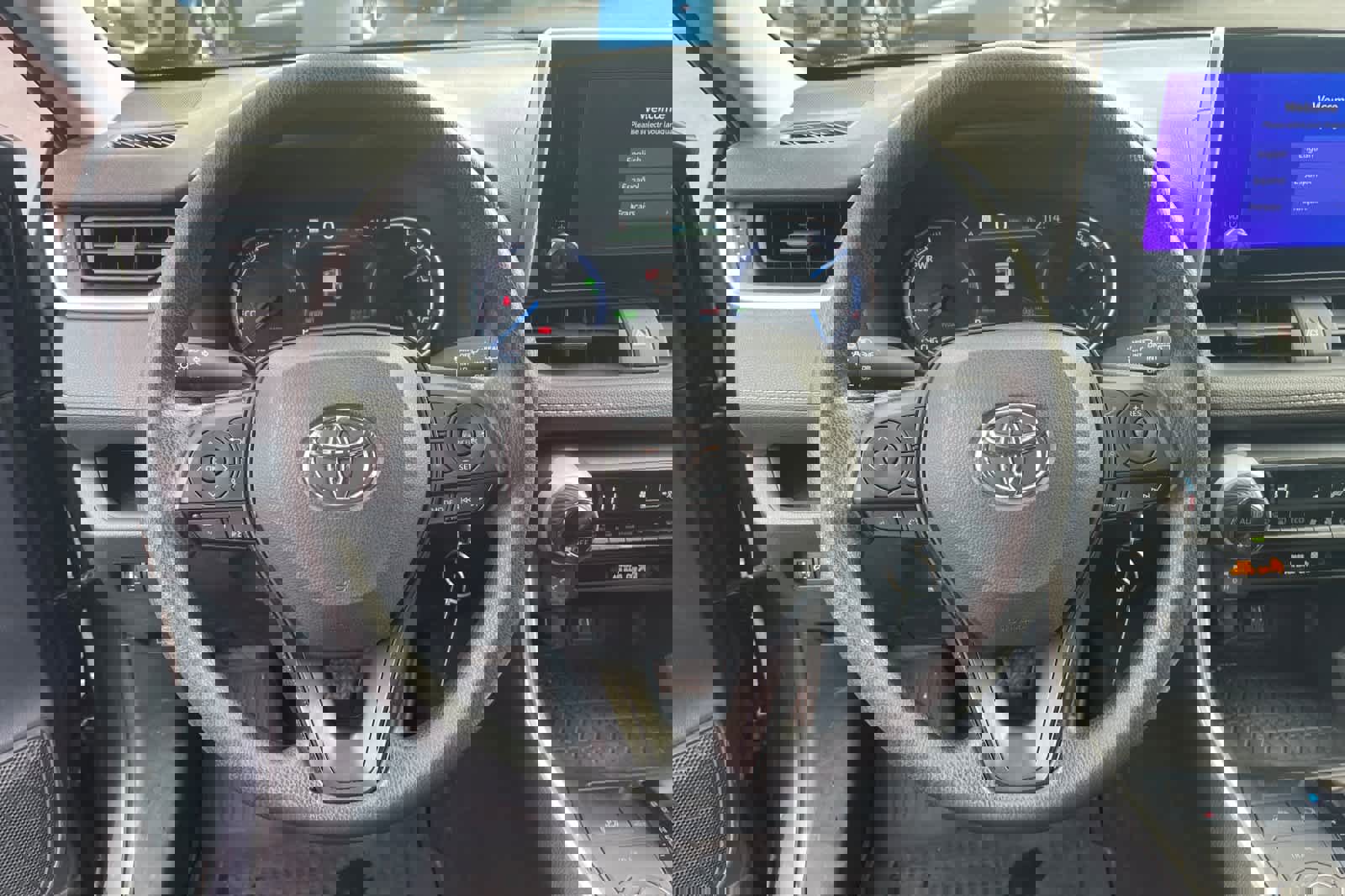 Used 2024 Toyota RAV4 LE image 15