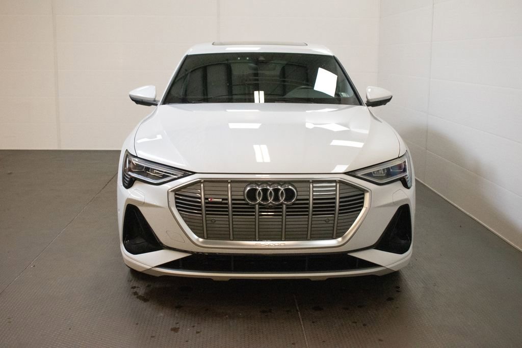 Used 2023 Audi e-tron Premium Plus w/ Premium Plus Package image 2