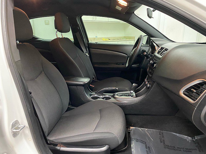 Used 2014 Dodge Avenger SE FWD image 14