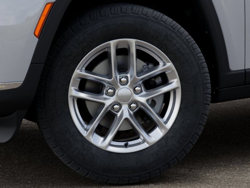New 2026 Jeep Grand Cherokee L Laredo w/ Trailer Tow Package AWD/4WD image 8