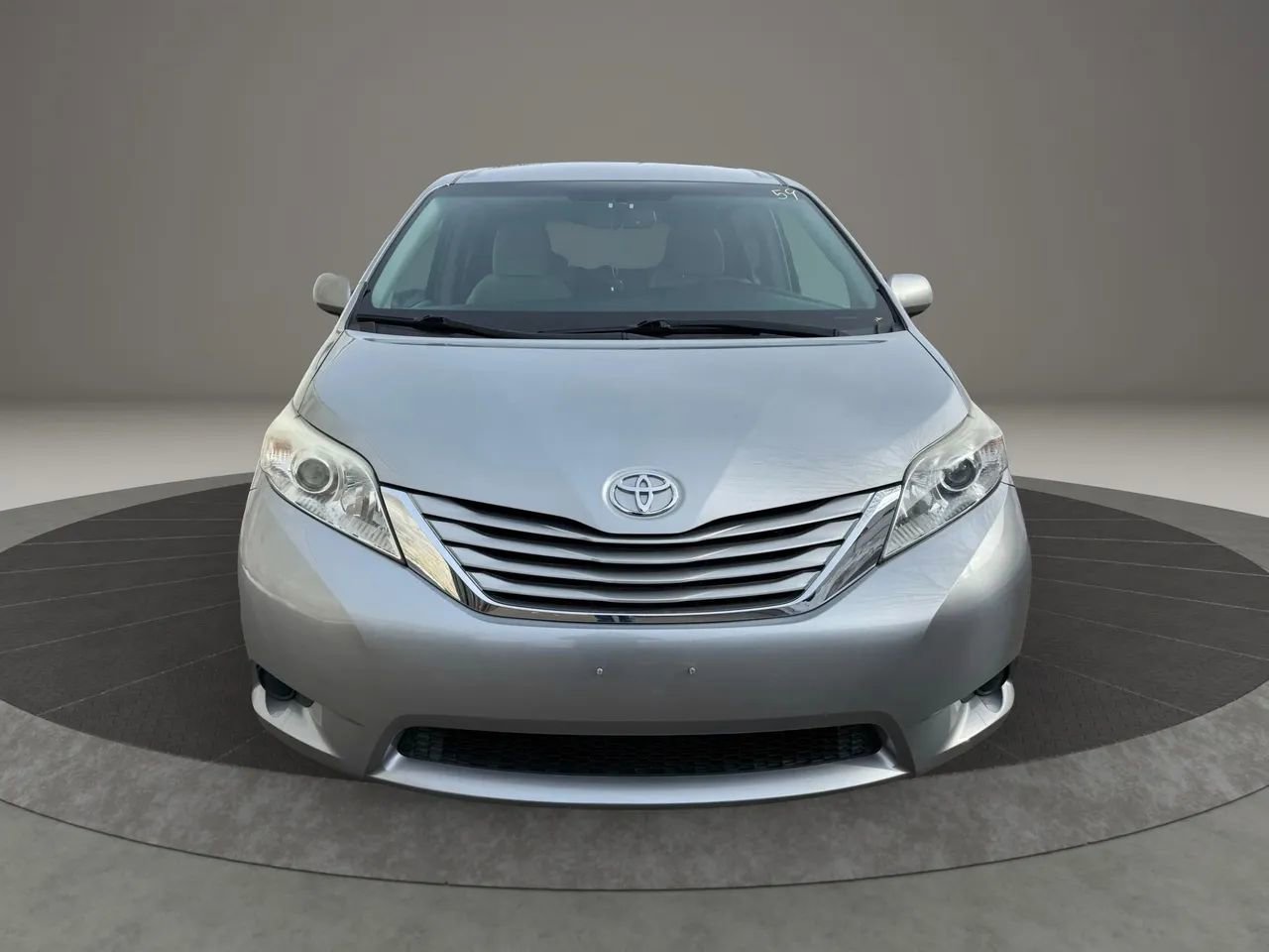 Used 2017 Toyota Sienna LE AWD/4WD image 2