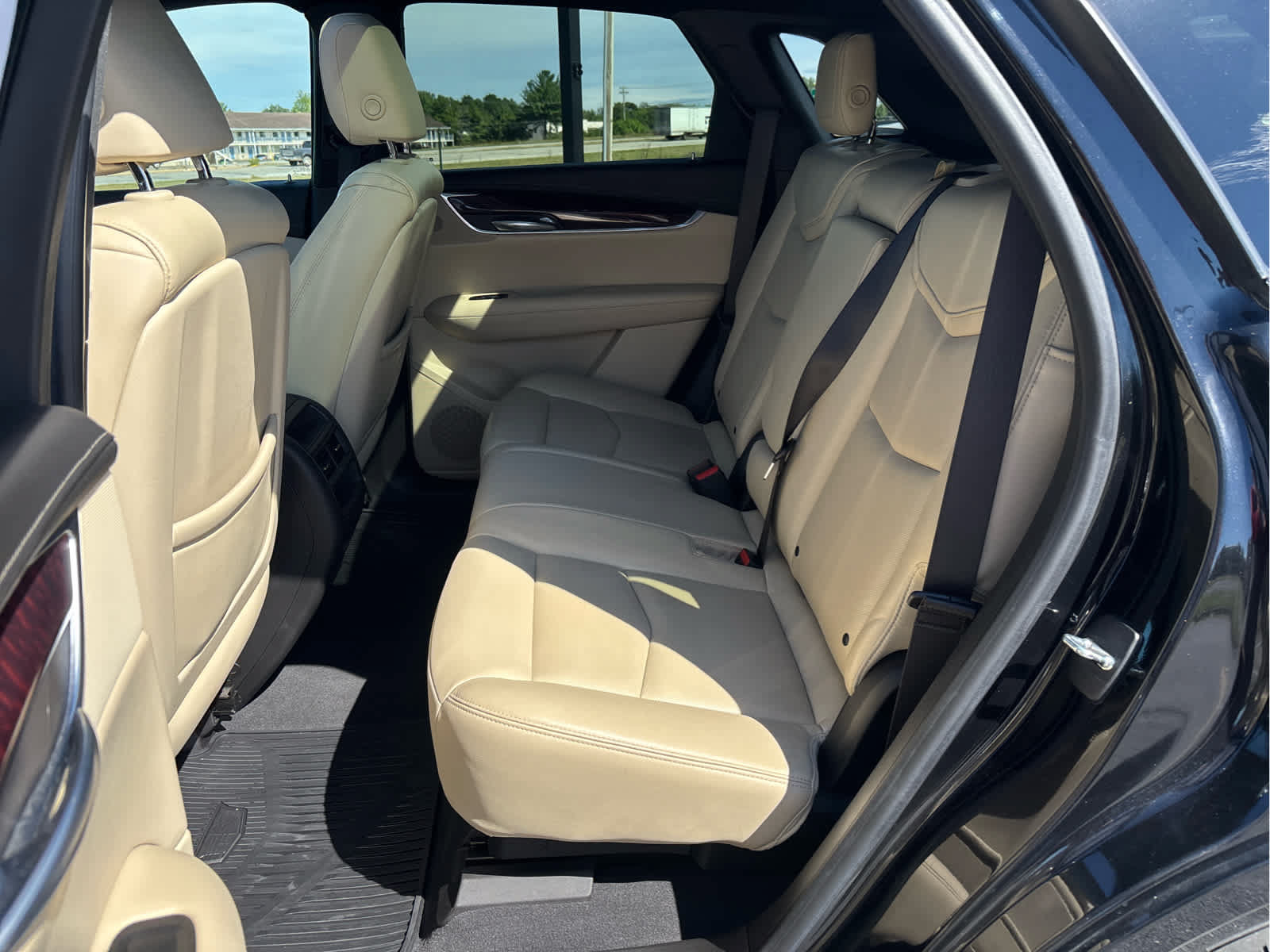 Used 2017 Cadillac XT5 Luxury w/ Driver Awareness Package AWD/4WD image 29