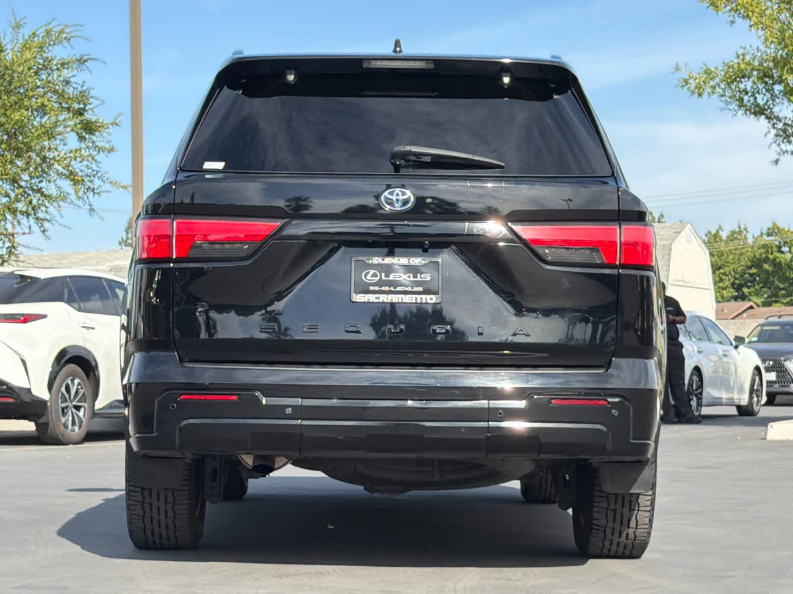 Used 2023 Toyota Sequoia Platinum AWD/4WD image 8