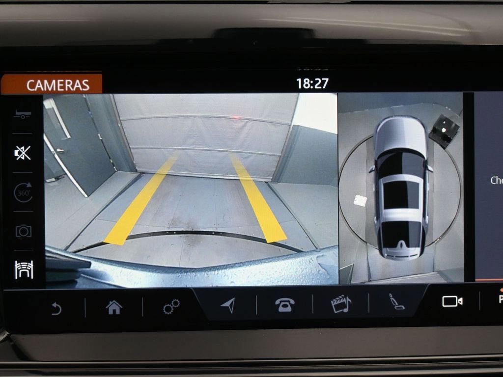 Used 2018 Land Rover Discovery HSE image 15