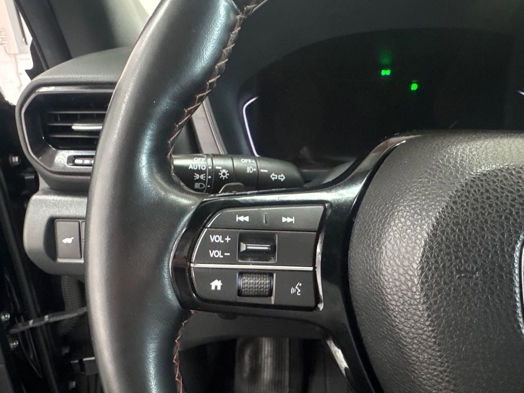 Used 2025 Honda Pilot TrailSport image 12