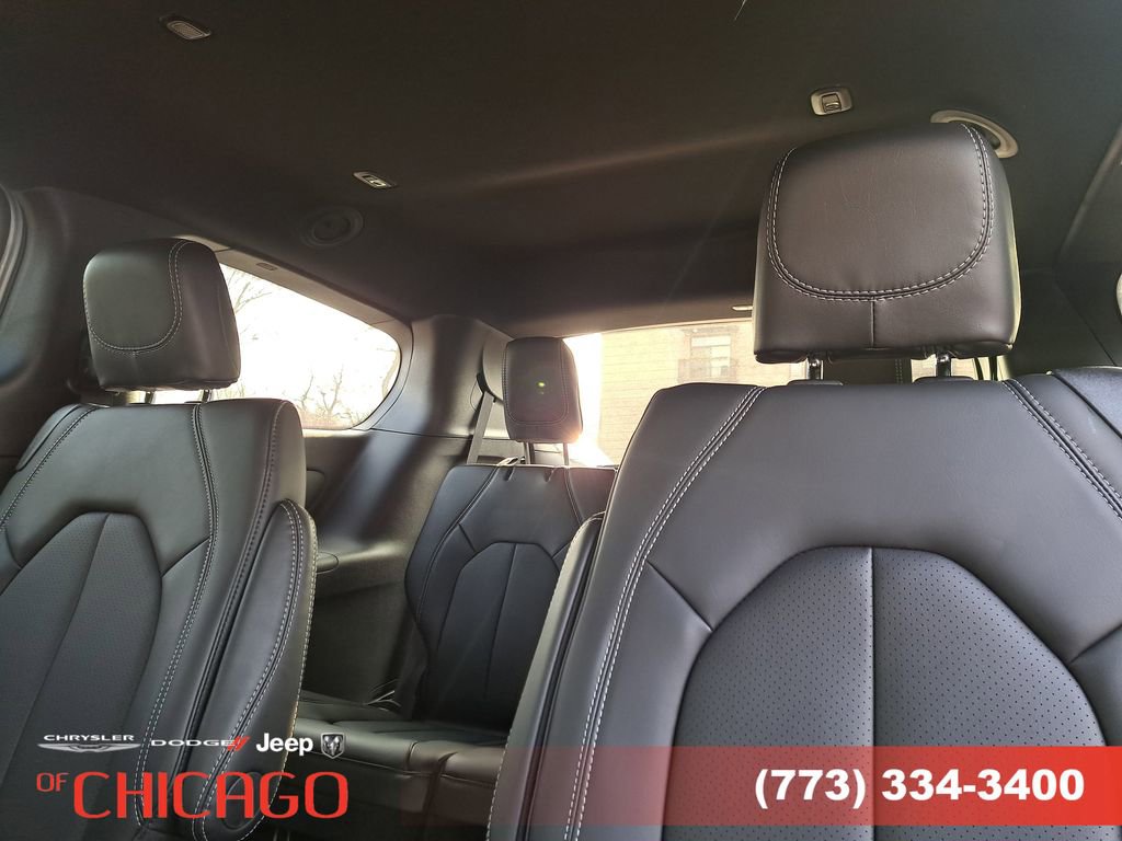 New 2026 Chrysler Pacifica Select image 10
