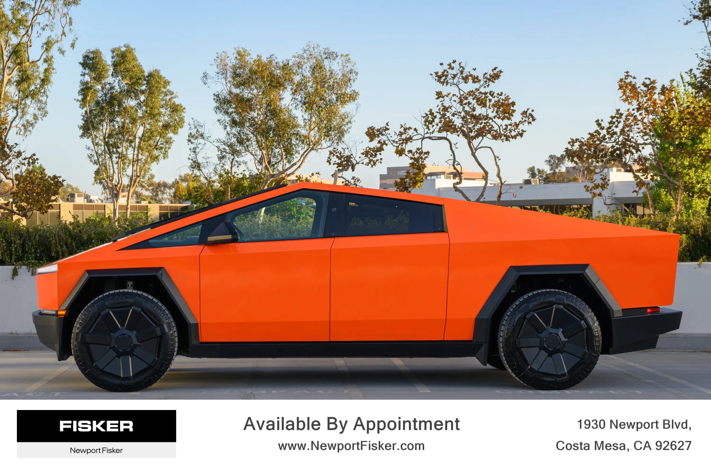 Used 2024 Tesla Cybertruck AWD Crew Cab image 5