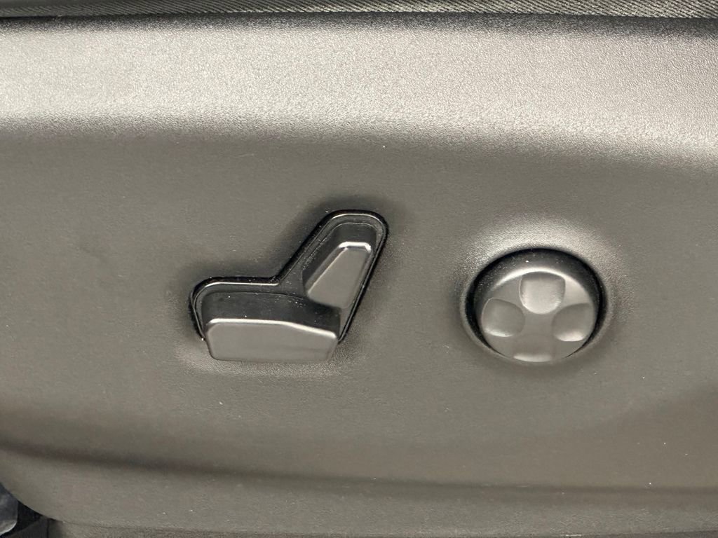 Used 2019 Chrysler Pacifica Limited w/ Tire & Wheel Group image 42