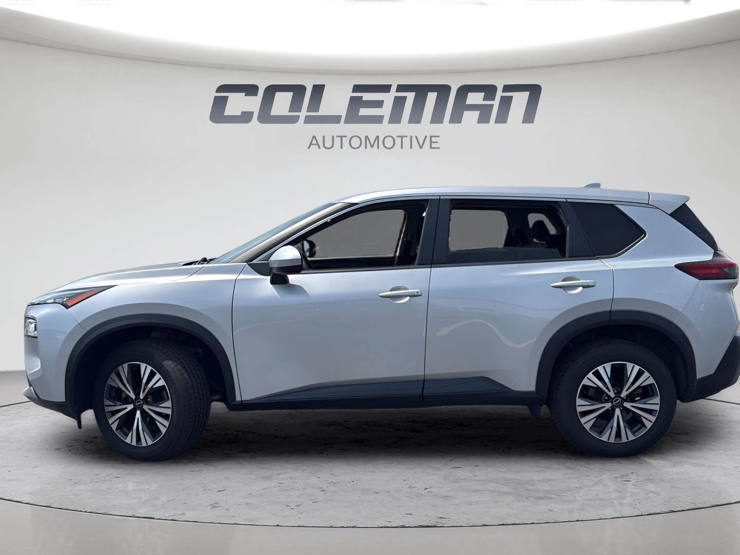 Used 2023 Nissan Rogue SV AWD/4WD image 2