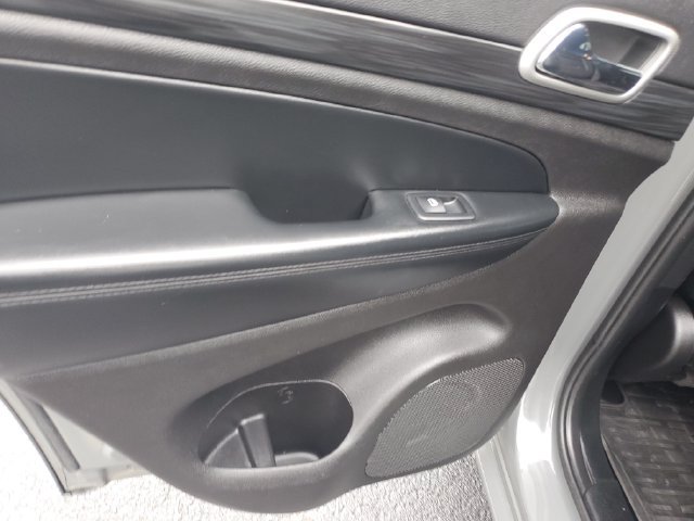 Used 2021 Jeep Grand Cherokee Laredo X AWD/4WD image 14