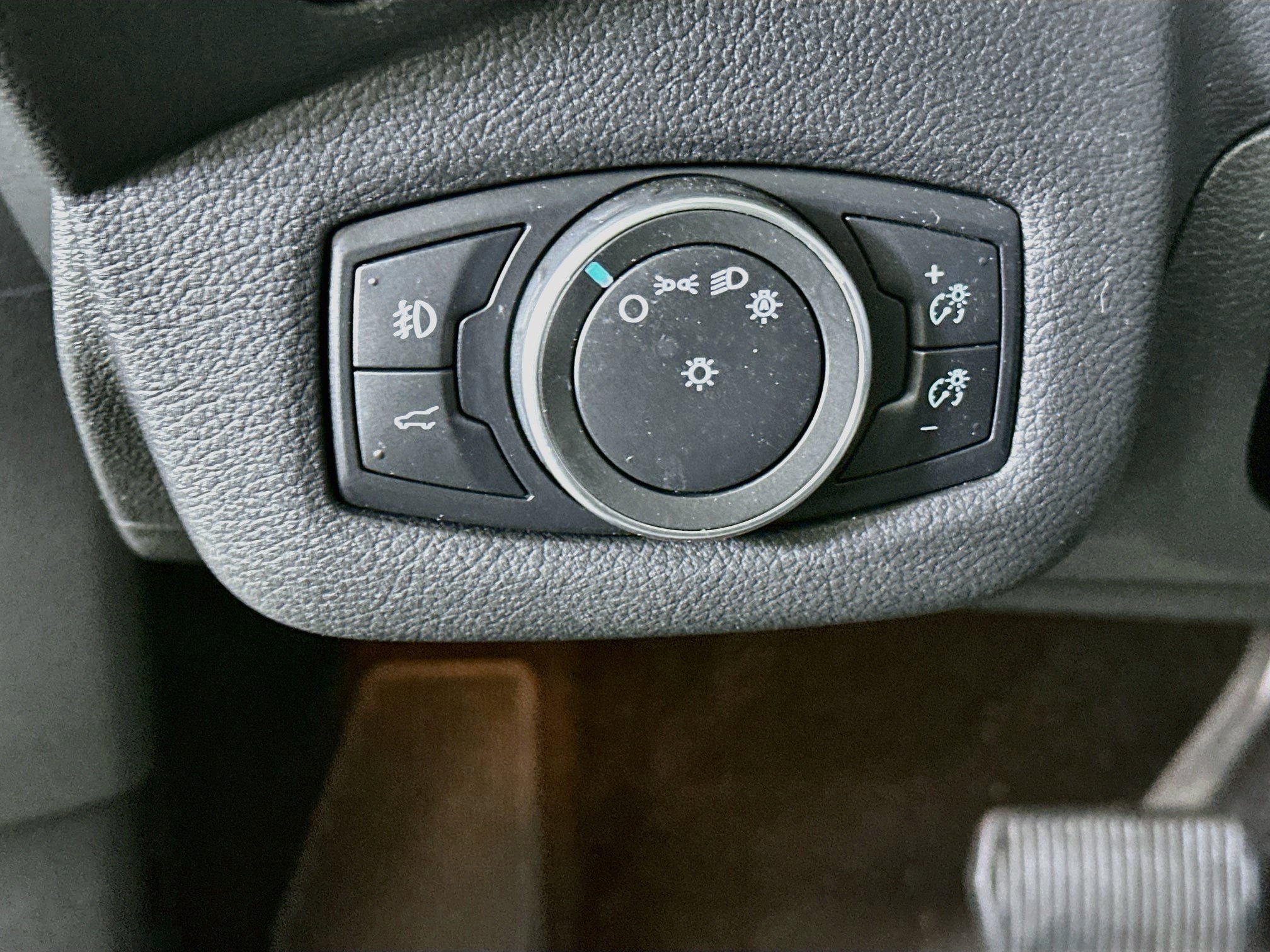 Used 2019 Ford Escape SE FWD image 16