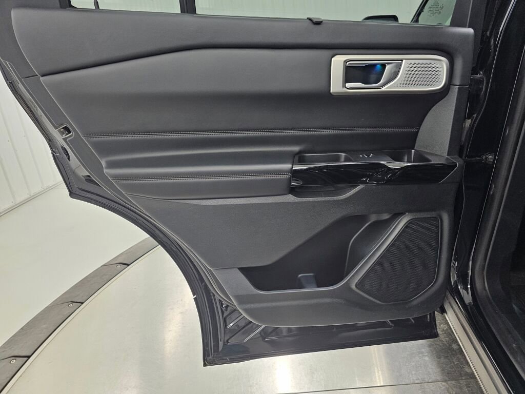 Used 2021 Ford Explorer Platinum w/ Equipment Group 601A image 40