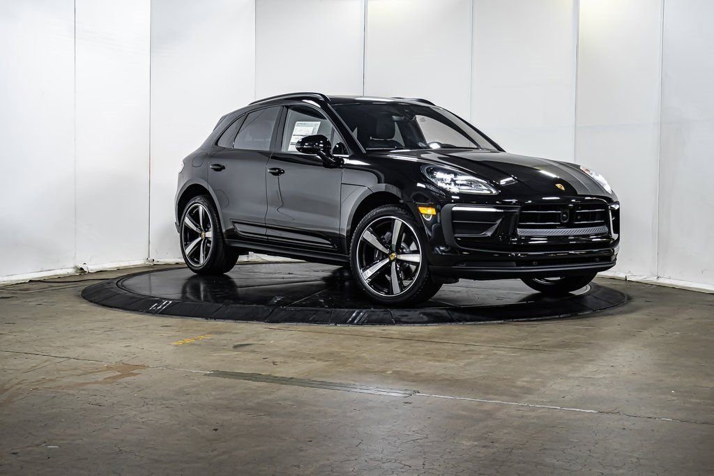 Certified 2025 Porsche Macan image 9