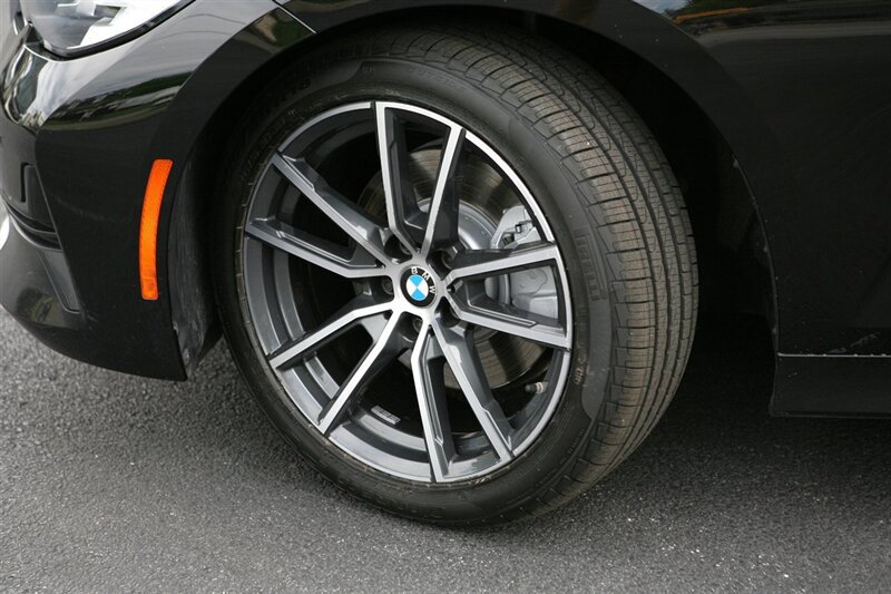 Used 2020 BMW 330i xDrive Sedan w/ Driving Assistance Package AWD/4WD image 3