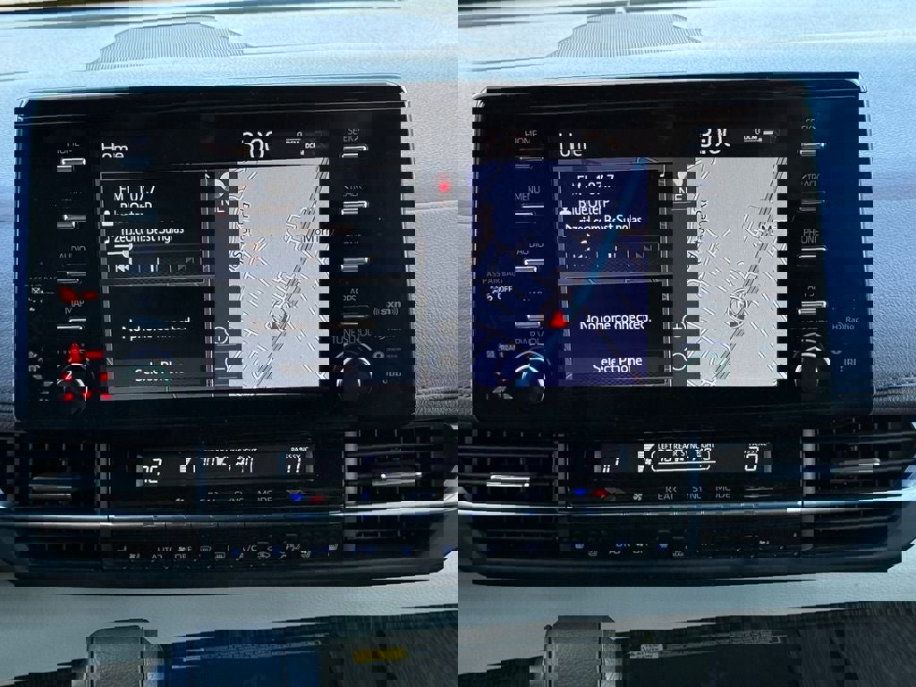 Used 2023 Toyota Sienna Platinum image 25