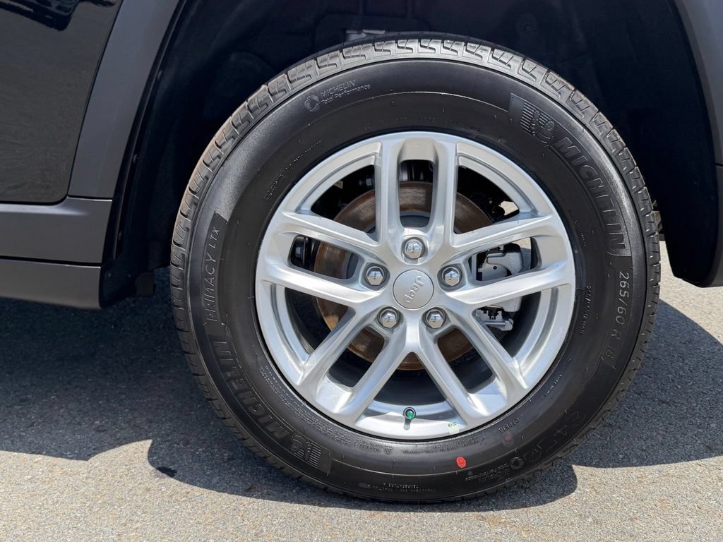 New 2026 Jeep Grand Cherokee Laredo RWD image 11