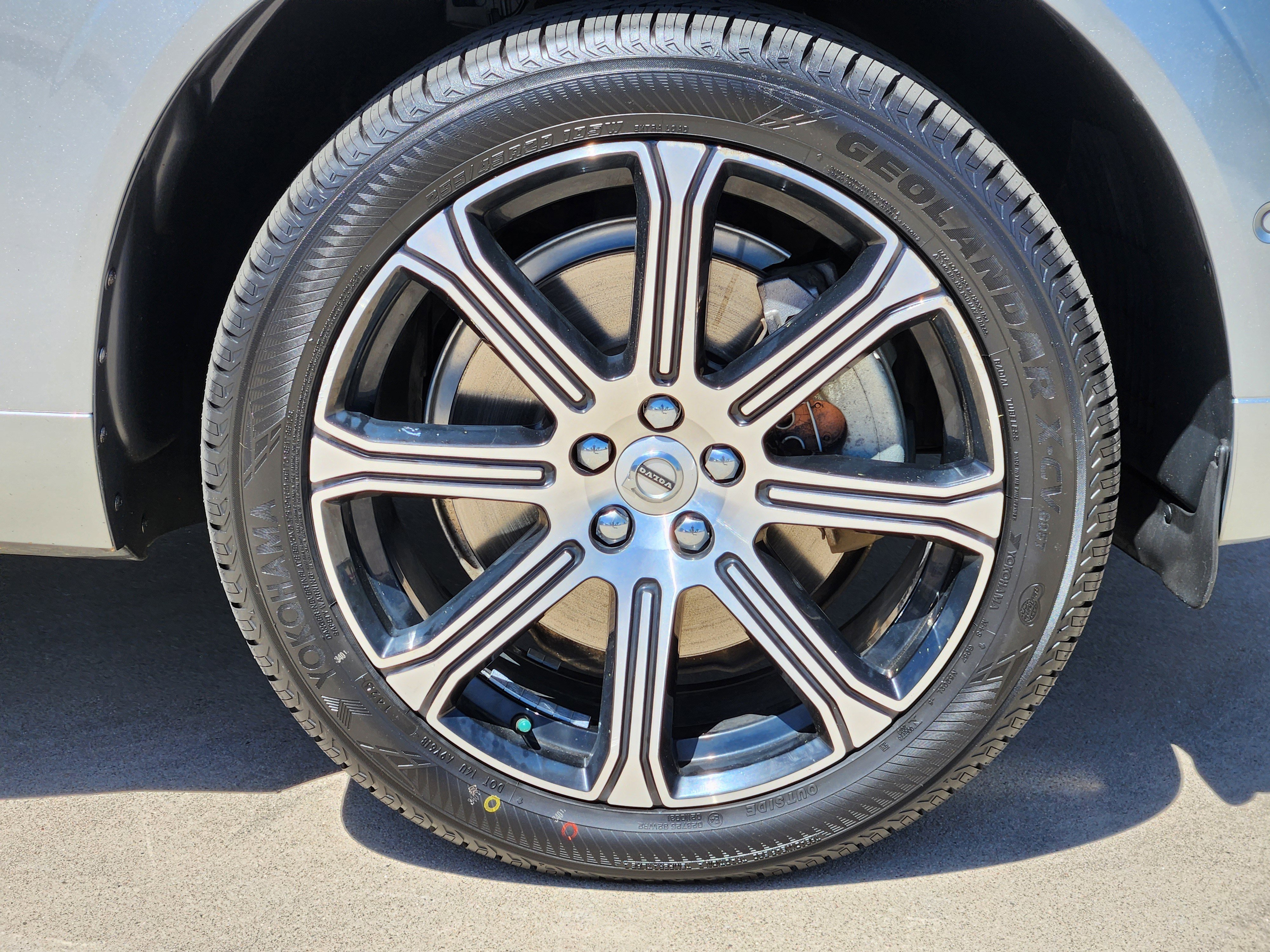 Used 2018 Volvo XC60 T8 Inscription w/ Luxury Seat Package AWD/4WD image 8