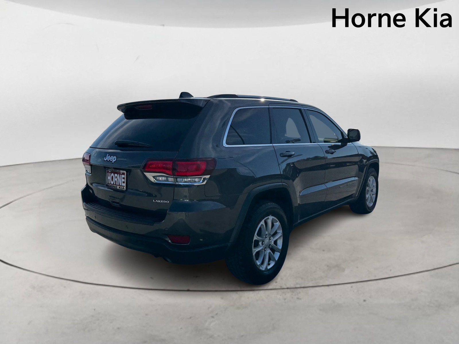 Used 2021 Jeep Grand Cherokee Laredo image 4