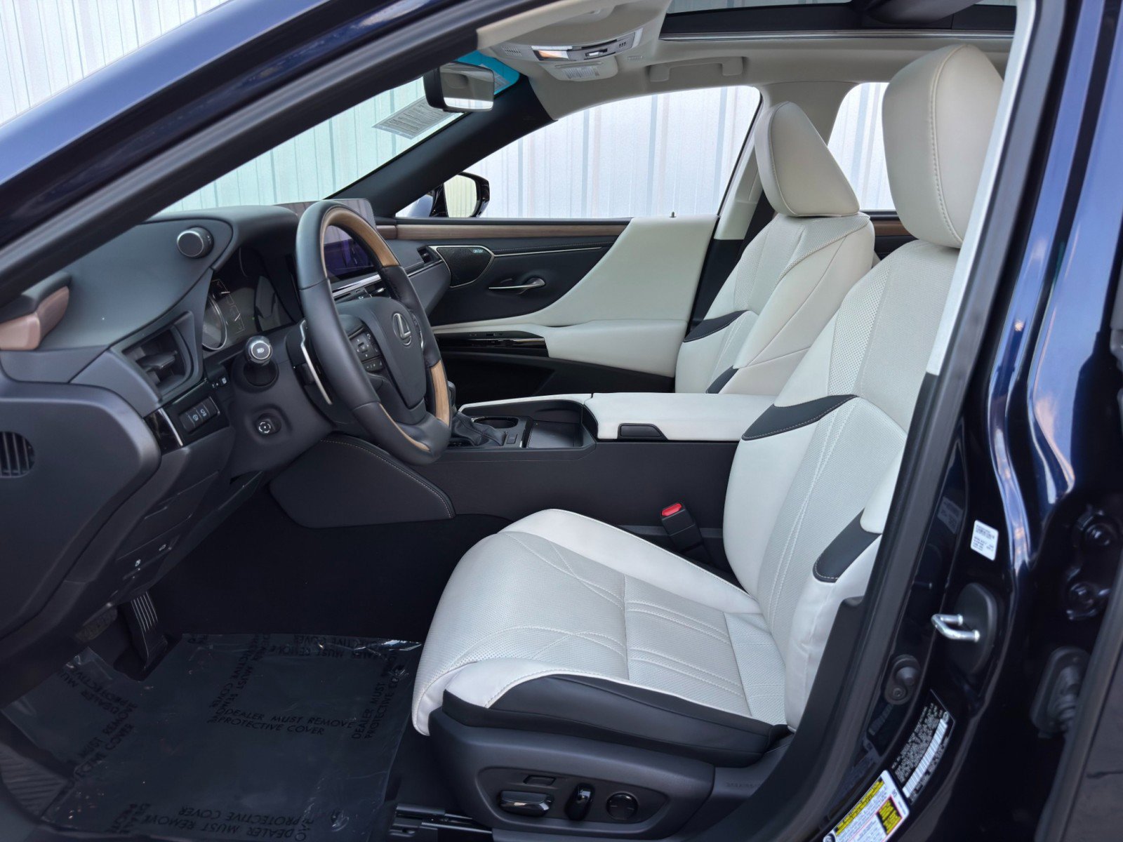 Used 2025 Lexus ES 350 Ultra Luxury w/ Accessory Package (Z1) image 17