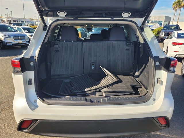 Used 2023 Toyota Highlander LE image 11
