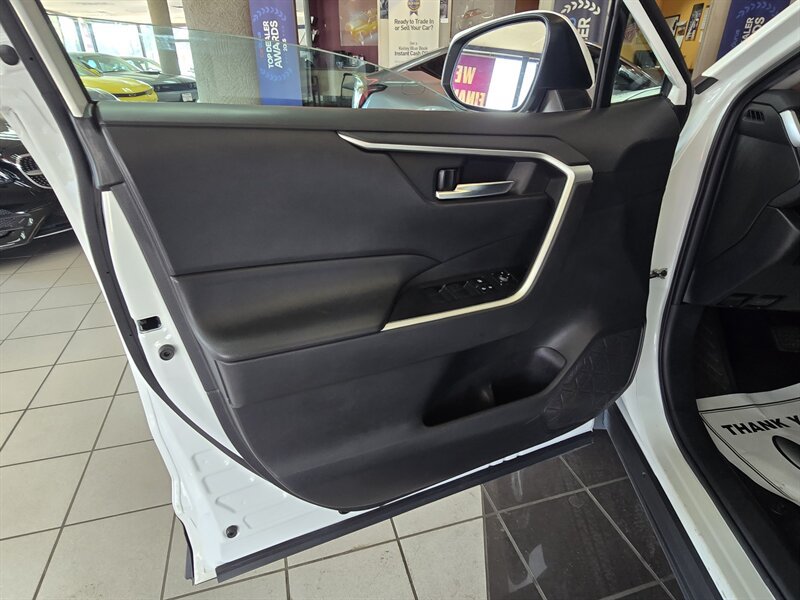 Used 2021 Toyota RAV4 XLE FWD image 7