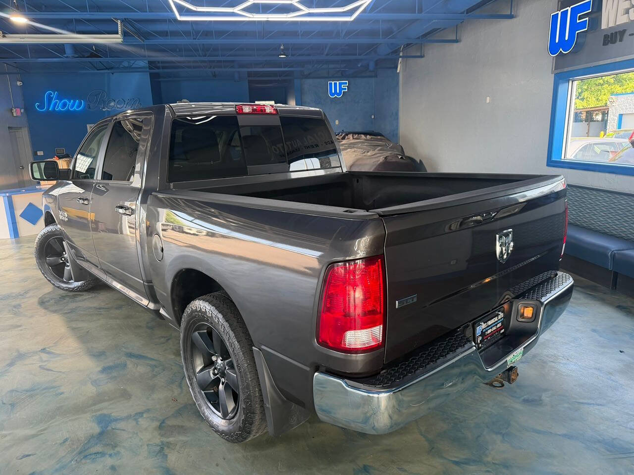 Used 2014 RAM 1500 Classic SLT w/ Luxury Group RWD image 3