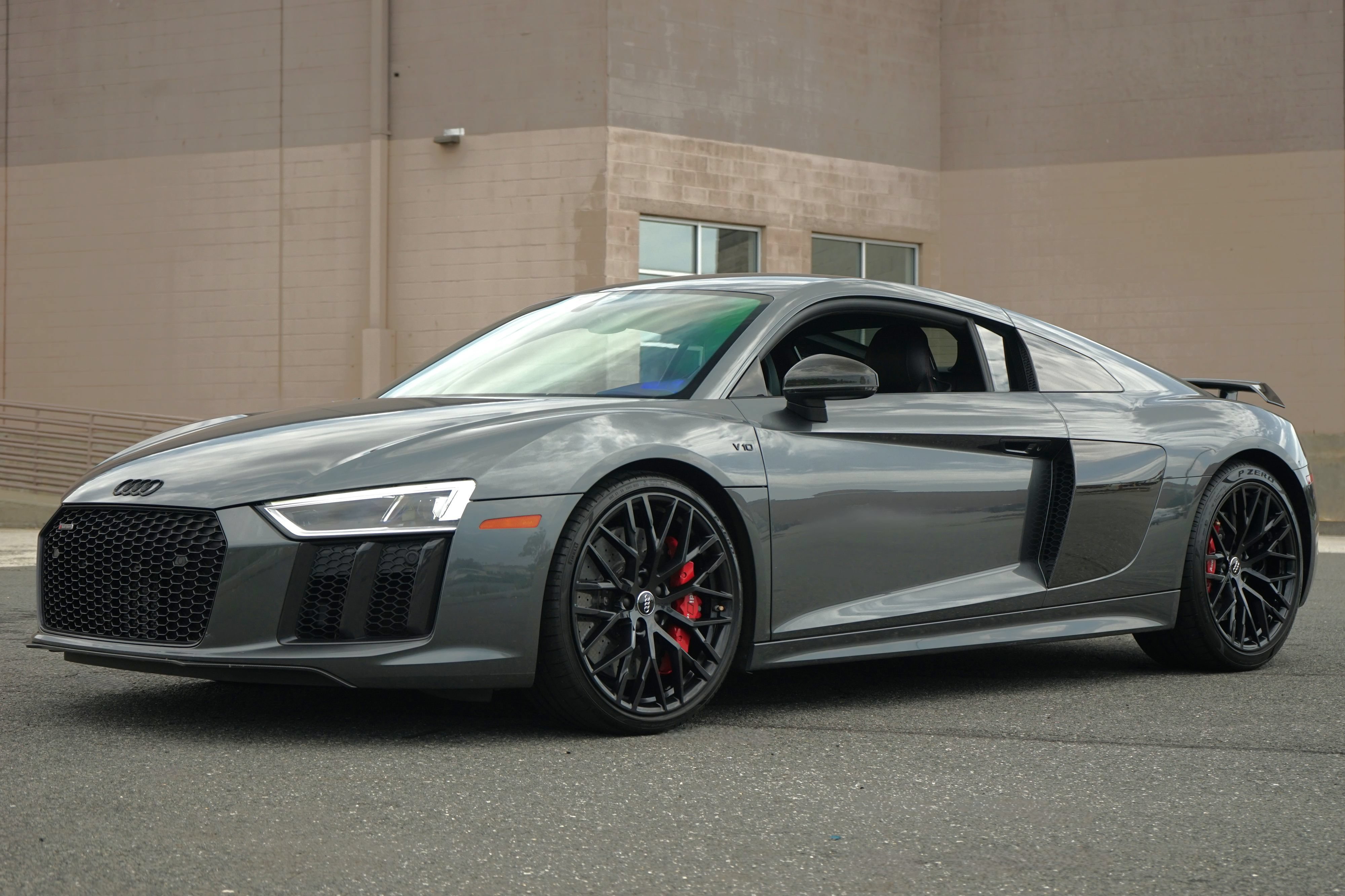 Used 2018 Audi R8 V10 plus AWD/4WD image 2