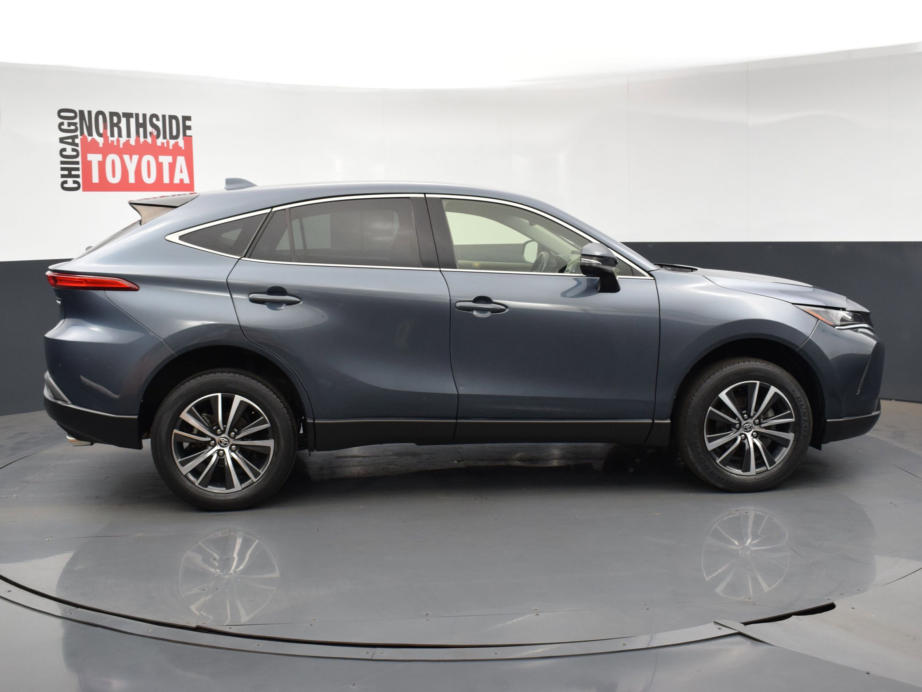 Used 2021 Toyota Venza LE image 5